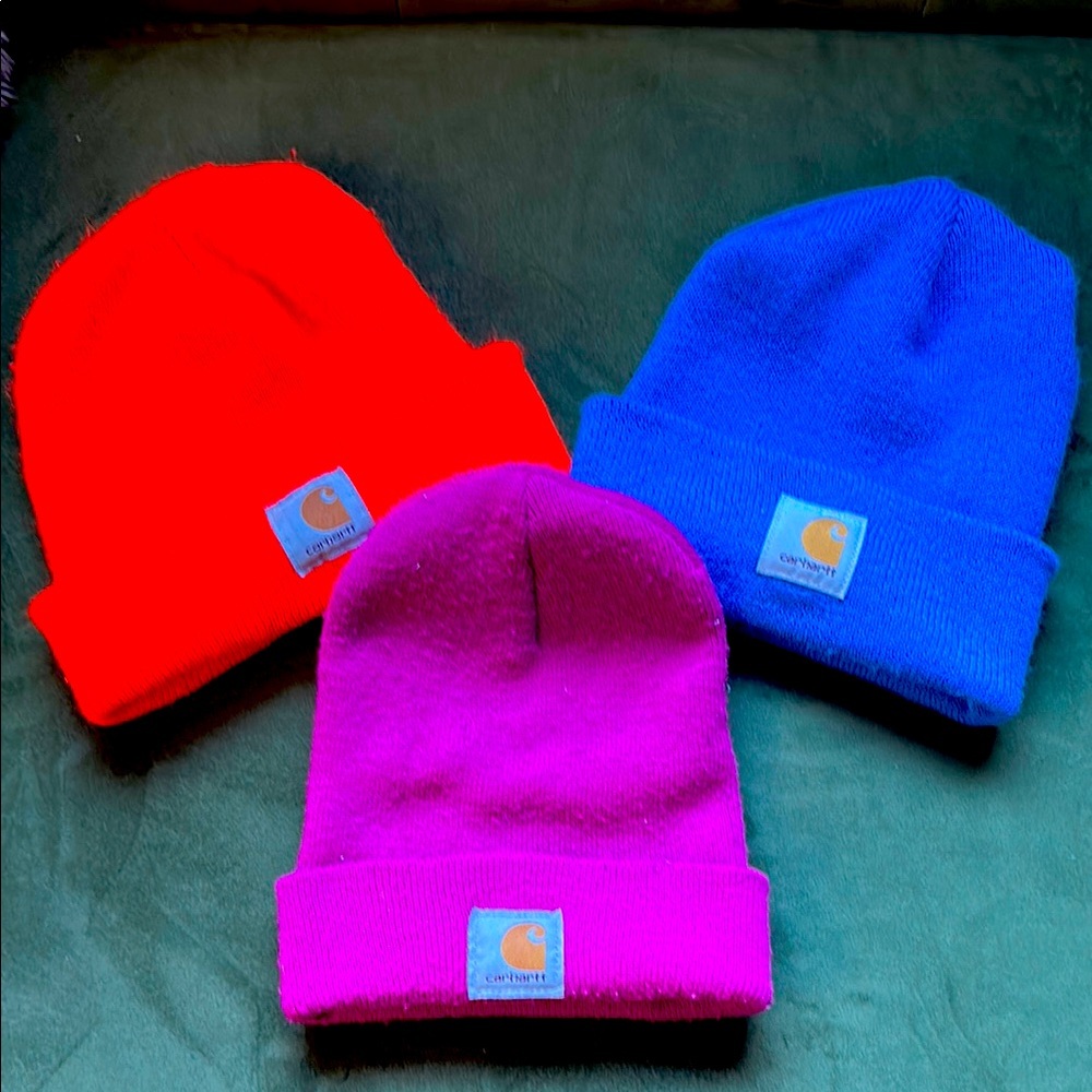 Trio of Carhartt beanies. In very nice preloved condition.